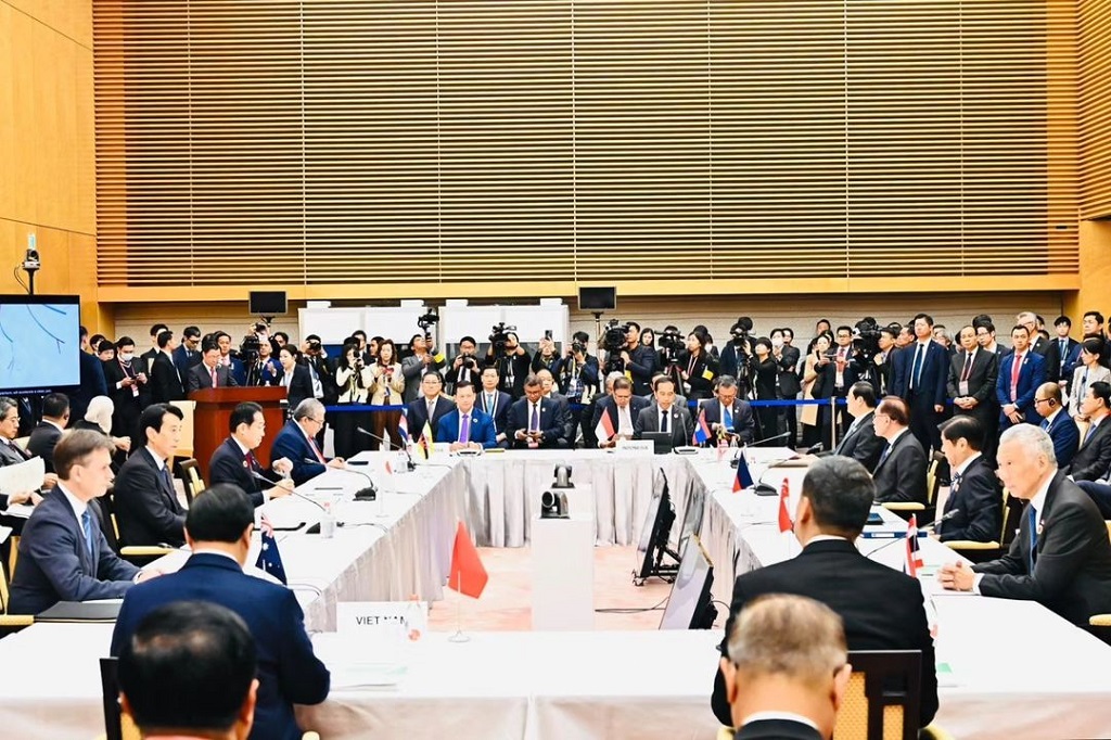 “Saya harap kerja sama AZEC dapat menekankan pentingnya kerja sama dekarbonisasi pendanaan yang inklusif untuk mengembangkan berbagai proyek CCS & CCUS,” ungkap Presiden.