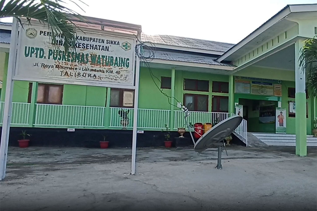 Ia dan warga setempat hanya berharap kepada Pemerintah Kabupaten Sikka agar meningkatkan pembangunan infrastruktur jalan di desa mereka.