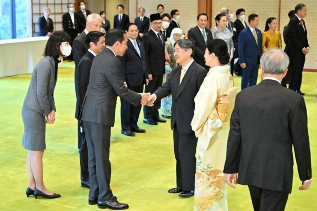 Kaisar Naruhito, Permaisuri Masako, bersama para pemimpin negara lainnya kemudian melakukan jamuan minum teh bersama.