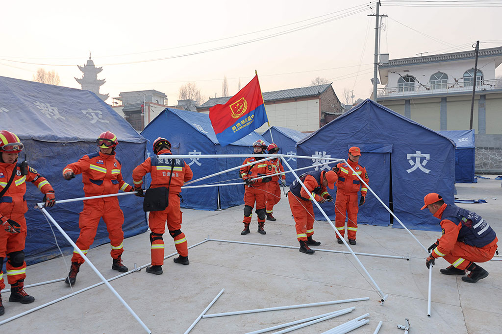 Gempa yang tercatat berkekuatan 5,9 skala Richter oleh Survei Geologi AS tersebut, terjadi di Gansu dekat perbatasan dengan Qinghai, tempat Haidong berada.
