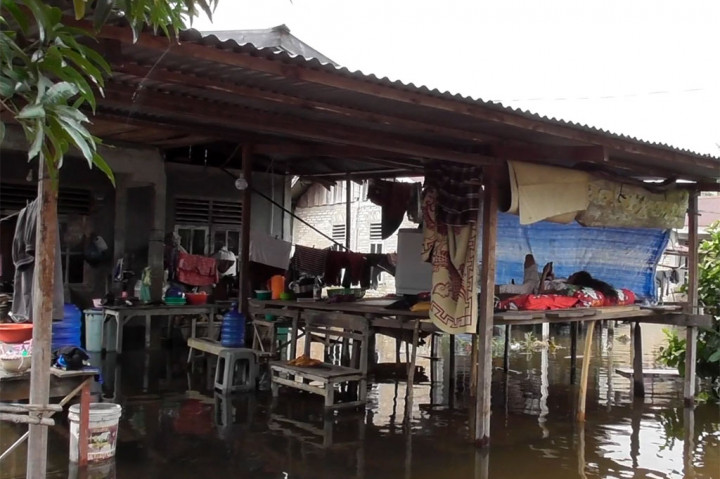 Hujan deras menyebabkan Sungai Lae Suraya dan Lae Cinindang meluap yang mengakibatkan ribuan rumah warga terendam banjir di 17 desa yang mencakup dua kecamatan di Kabupaten Aceh Singkil.