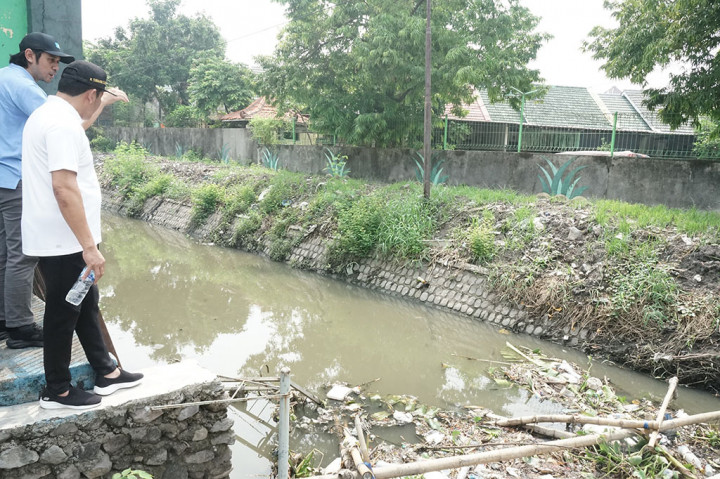 Subandi datang langsung untuk mengecek rumah pompa secara detail. Dia mengecek kelayakan rumah pompa agar dapat difungsikan pada saat intensitas curah hujan tinggi. 