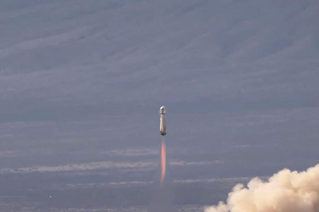 Blue Origin meluncurkan roket pertamanya setelah lebih dari setahun pada hari Selasa, 19 Desember 2023, menghidupkan kembali kekayaan perusahaan AS tersebut dengan keberhasilan kembali ke luar angkasa setelah kecelakaan tanpa awak pada tahun 2022