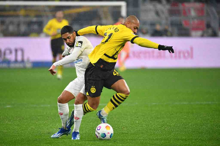 Borussia Dortmund ditahan imbang 1-1 di kandang melawan tim papan bawah Mainz di Bundesliga pada hari Selasa, 19 Desember 2023, melanjutkan perjuangan mereka dan memperdalam kesengsaraan pelatih Edin Terzic.