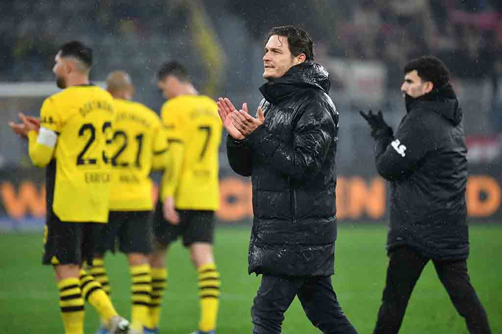 Tim tuan rumah mendominasi penguasaan bola di babak kedua yang semakin menegangkan tetapi tidak mampu menemukan pemenang, sementara Mainz menciptakan beberapa peluang melalui serangan balik.