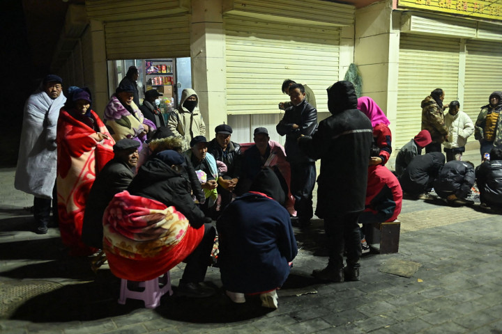 Di dekat pusat gempa di Dahejia, sebuah kota terpencil sekitar 2.000 meter (6.500 kaki) di atas permukaan laut, seorang wanita Muslim paruh baya yang mengenakan penutup kepala berwarna hitam mengatakan kepada AFP bahwa ini adalah pertama kalinya dia mengalami gempa bumi sekuat itu.