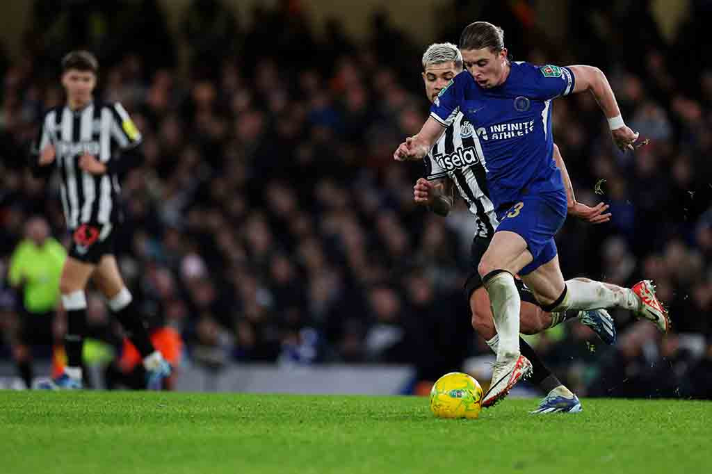 Chelsea bangkit dari keterpurukan untuk mencapai semifinal Piala Liga dengan kemenangan drama adu penalti melawan Newcastle setelah gol penyeimbang Mykhailo Mudryk pada hari Selasa, 19 Desember 2023.