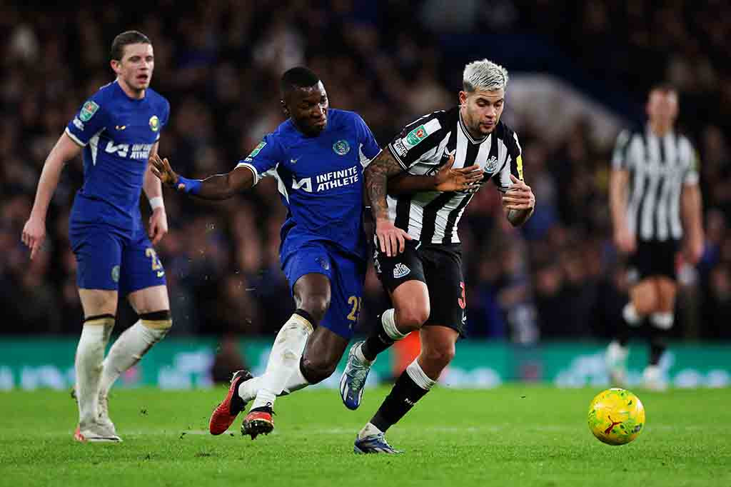Dikalahkan tiga kali dalam lima pertandingan sebelumnya, sebuah rekor buruk yang dimulai dengan kekalahan 4-1 di Newcastle, Chelsea menunjukkan semangat juang yang sangat dibutuhkan untuk memenangkan perempat final dengan skor 4-2 melalui adu penalti setelah bermain imbang 1-1 di Stamford Bridge. .