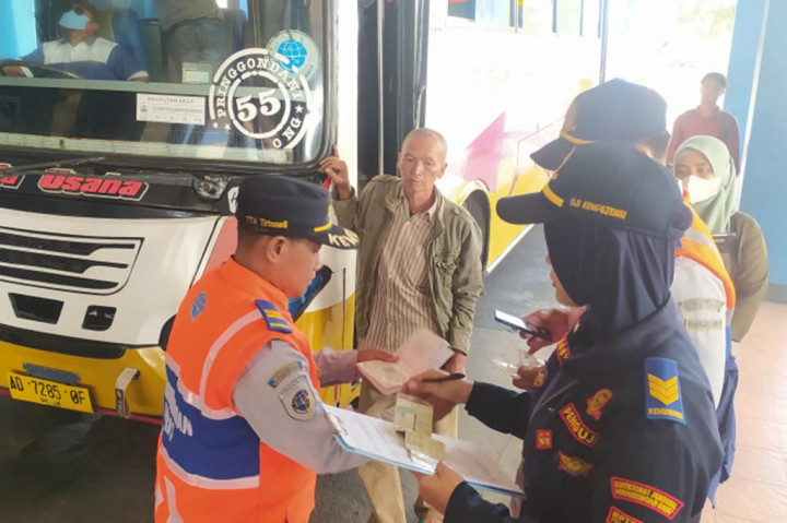 Terminal Tipe A Tirtonadi menggelar kegiatan Ramcek bagi ratusab armada bus yang masuk ke dalam terminal, Rabu, 20 Desember 2023 sebagai kesiapan pengamanan mudij Natal dan Tahun Baru (Nataru).