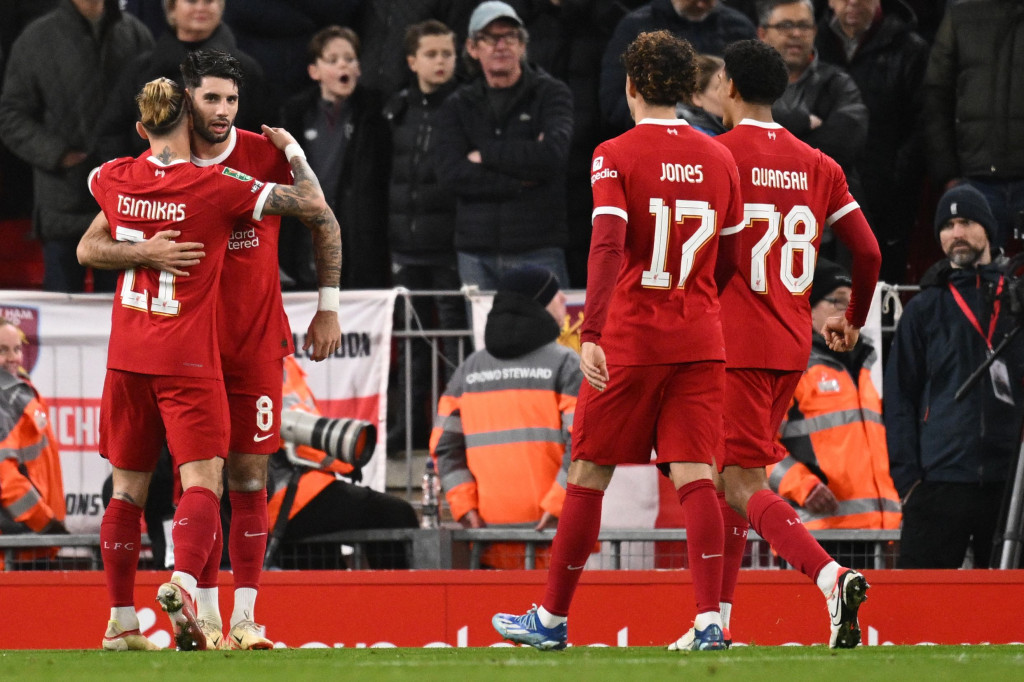 Gelandang asal Hungaria Szoboszlai memecahkan kebuntuan untuk tuan rumah pada menit ke-38. Jarell Quansah memberikan umpan kepada Szoboszlai di sisi kanan serangan Liverpool, dan tembakannya dari luar kotak penalti tidak dapat diantisipasi kiper Alphonse Areola untuk masuk ke sudut gawang.