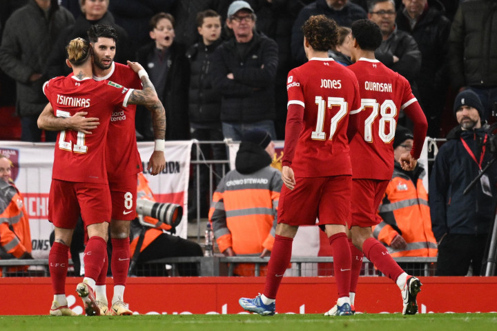 Gelandang asal Hungaria Szoboszlai memecahkan kebuntuan untuk tuan rumah pada menit ke-38. Jarell Quansah memberikan umpan kepada Szoboszlai di sisi kanan serangan Liverpool, dan tembakannya dari luar kotak penalti tidak dapat diantisipasi kiper Alphonse Areola untuk masuk ke sudut gawang.