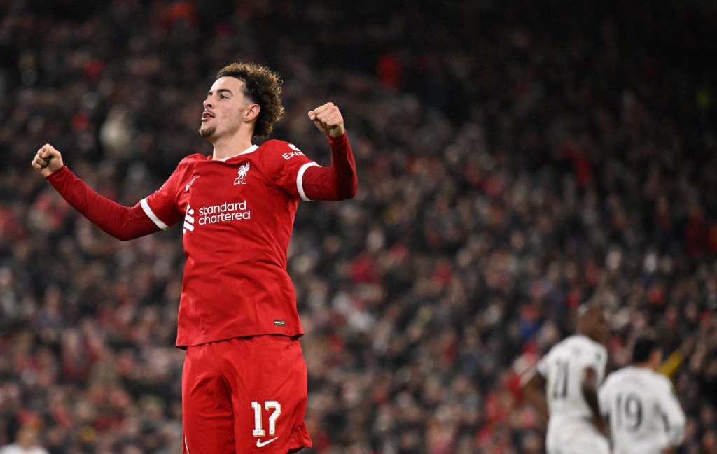 Curtis Jones kemudian memperbesar keunggulan bagi Liverpool pada menit ke-56, melalui tembakannya yang melewati kaki Areola di tiang dekat.