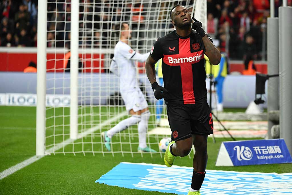 Alonso menggantikan Schick pada pertengahan babak kedua untuk Victor Boniface, yang mencetak gol dua menit setelah masuk, tepatnya pada menit ke-69. Skor 4-0 bertahan hingga laga usai.