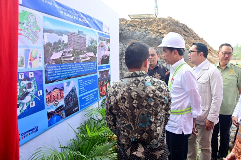 Presiden Joko Widodo melakukan groundbreaking atau peletakan batu pertama BSH Community Hub, di Kawasan IKN, Kabupaten Penajam Paser Utara, Provinsi Kalimantan Timur, pada Kamis, 21 Desember 2023.
