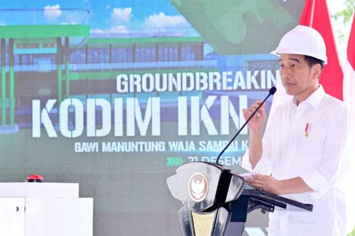 Presiden Joko Widodo mengapresiasi dimulainya pembangunan Komando Distrik Militer (Kodim) di Kawasan Ibu Kota Nusantara (IKN), Kabupaten Penajam Paser Utara, Provinsi Kalimantan Timur, pada Kamis, 21 Desember 2023.