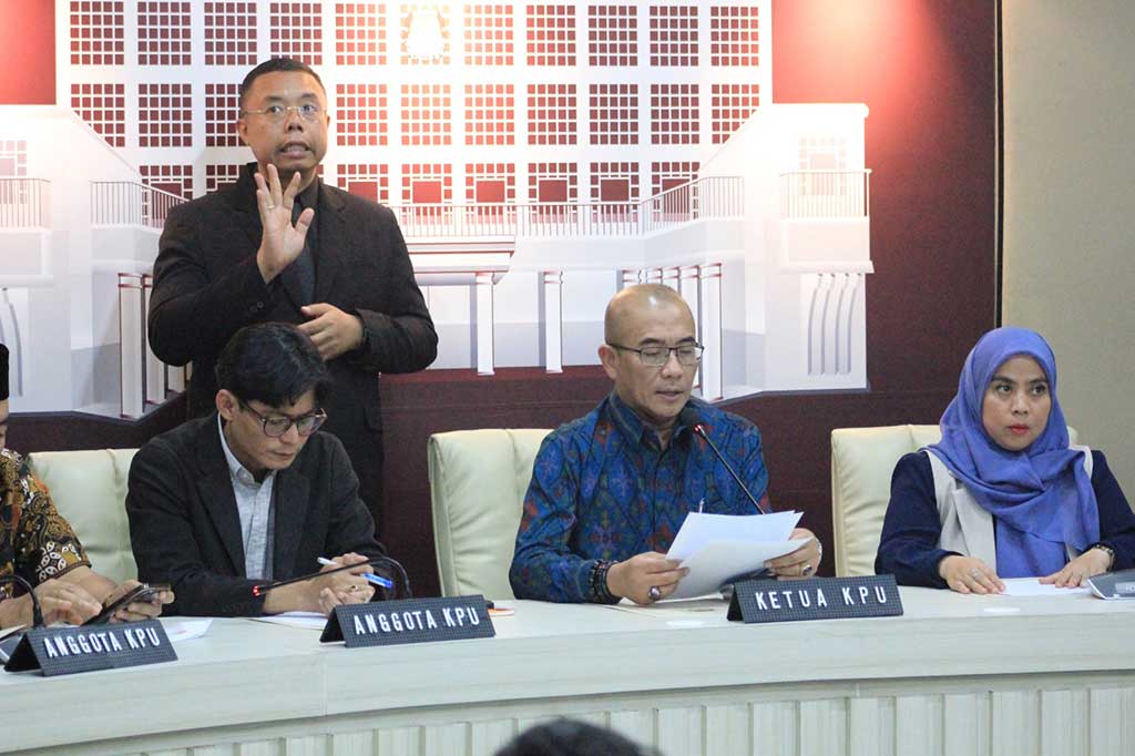 Hasyim menjelaskan bahwa peserta pertama yang menyampaikan visi misi program saat debat sesuai dengan nomor urut pasangan calon presiden dan wakil presiden.
