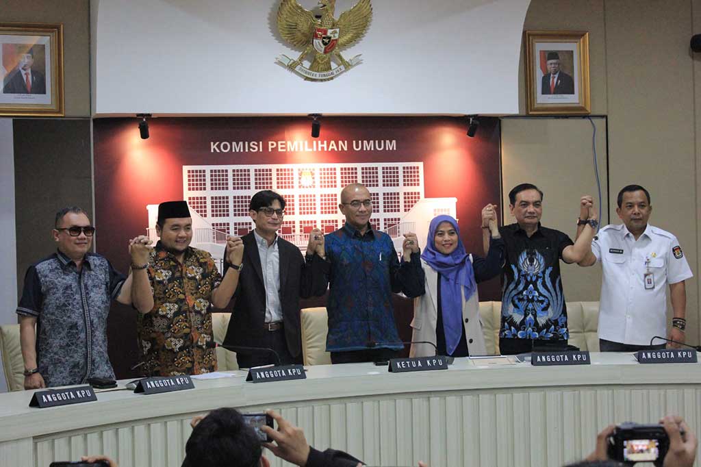 Ketua KPU mengatakan bahwa segmen pertama debat akan dibuka dengan penyampaian visi, misi, dan program kerja, kemudian ditutup dengan penyampaian pernyataan kesimpulan oleh masing-masing cawapres pada segmen keenam.
