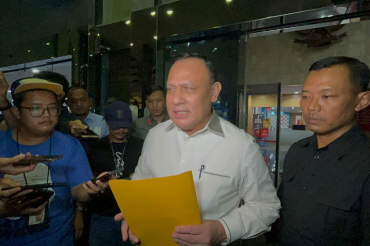 Ketua nonaktif KPK Firli Bahuri mengundurkan diri dari jabatannya. Keputusannya itu diklaim sudah dipaparkan ke Presiden Joko Widodo (Jokowi) melalui Menteri Sekretaris Negara Pratikno.