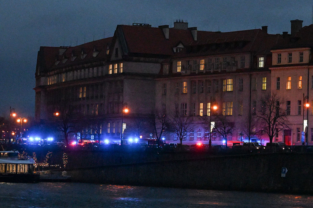 Vondrasek menyatakan pelaku ditembak mati oleh petugas dalam pengejaran. Dia menambahkan pria bersenjata tersebut, yang sebelumnya tidak diketahui polisi, memiliki gudang senjata dan amunisi yang besar dan tindakan cepat polisi dapat mencegah terjadinya pembantaian yang lebih serius.