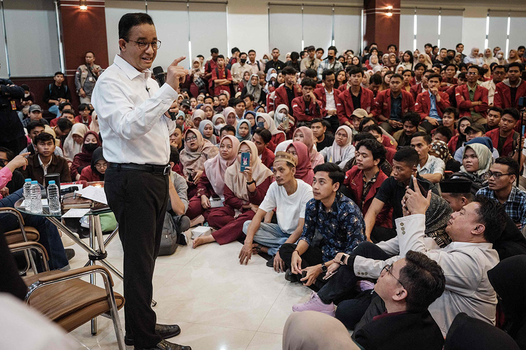 Calon presiden nomor urut 1 Anies Baswedan mengajak mahasiswa untuk tidak apatis terhadap politik, karena ketika sektor tersebut dimasuki orang-orang baik, maka diharapkan kualitas politik semakin membaik.