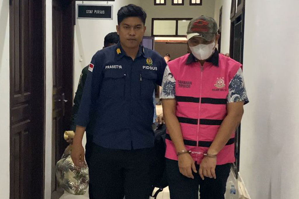 Kepala Seksi Intelijen Kejaksaan Negeri Belitung Timur, Yoyok Junaidi mengatakan penetapan tersangka terhadap RD berdasarkan surat perintah penyidikan Kepala Kejaksaan Negeri Belitung Timur, dimana penyidik telah mengumpulkan alat bukti dan barang bukti yang cukup berdasarkan pasal 184 ayat 1 KUHAP.