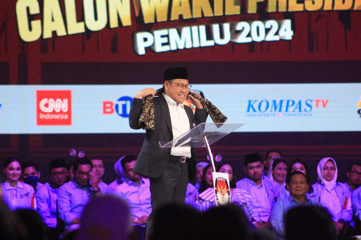 Cak Imin menjelaskan sarung yang dislepet atau dikibaskan ke suatu objek sama dengan disrupsi yang merupakan tanda terjadinya perubahan besar-besaran yang disebabkan adanya inovasi yang mengubah sistem dan tatanan bisnis ke taraf yang lebih baru. 