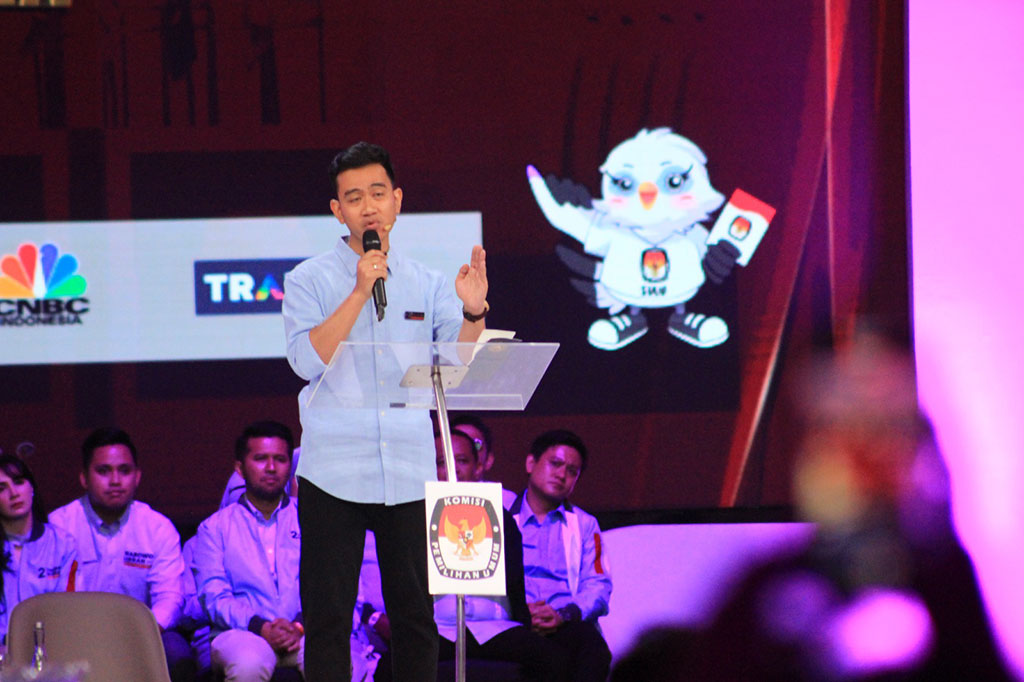 Gibran mengatakan bahwa pembangunan sumber daya manusia (SDM) menjadi hal yang tidak kalah penting ketimbang pembangunan infrastruktur fisik. Untuk menuju Indonesia Emas pada tahun 2045, menurut dia, harus disertai dengan kemampuan SDM yang memadai.