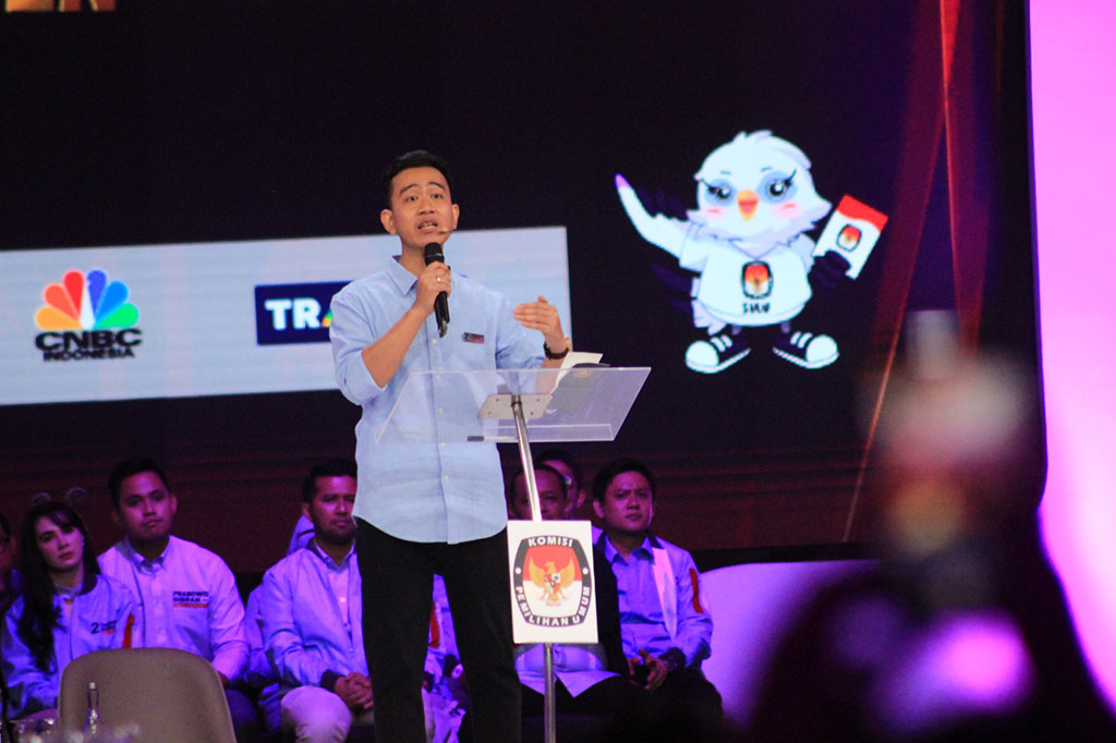 Selain itu, Wali Kota Surakarta itu mengatakan bahwa pihaknya akan menciptakan generasi muda yang siap menerima tantangan kerja untuk menghadapi kebutuhan industri. 