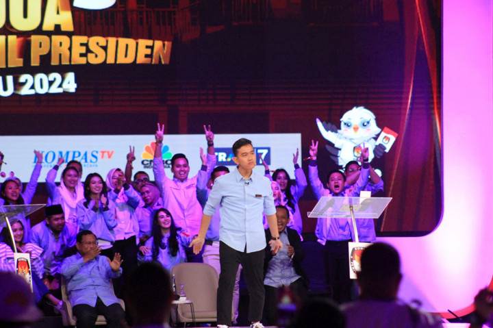 Di samping itu, Gibran mengatakan bahwa pihaknya akan membentuk lembaga badan penerimaan negara yang dikomandoi langsung oleh presiden. Pembentukan lembaga penerimaan negara itu untuk meningkatkan penerimaan rasio pajak yang nantinya akan digunakan untuk pembangunan negara.