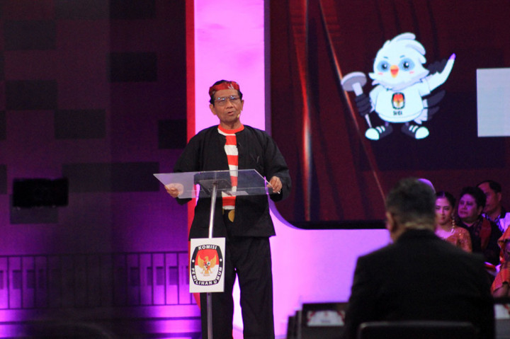 Calon wakil presiden (cawapres) nomor urut tiga Mahfud MD menyebut kasus pinjaman online (pinjol) sebagai hal yang sangat problematik bagi pembangunan bangsa karena sudah banyak menyesatkan masyarakat.