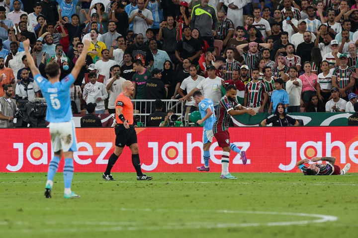 City menggandakan keunggulan menjadi 2-0 lewat gol bunuh diri Nino pada menit ke-27.