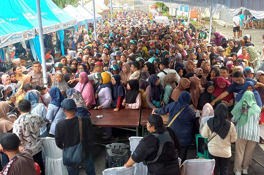 Kepala Dinas Tenaga kerja perindustrian dan perdagangan Kabupaten Bangka Asep Setiawan mengatakan antusias masyarakat untuk mendapatkan sembako murah luar biasa.