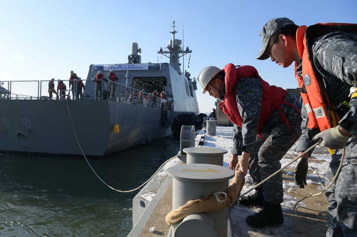 Cheonan baru dilengkapi dengan torpedo anti-kapal selam jarak jauh dan rudal taktis berpemandu dari kapal ke kapal, yang membuatnya mampu menyerang kapal selam musuh dari jarak jauh. 