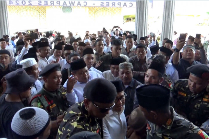 Calon wakil presiden nomor satu, Muhaimin Iskandar atau Cak Imin, menemui ribuan kyai dalam acara Holaqoh Kyai Kampung di Kabupaten Demak, Jawa Tengah, Sabtu, 23 Desember 2023.