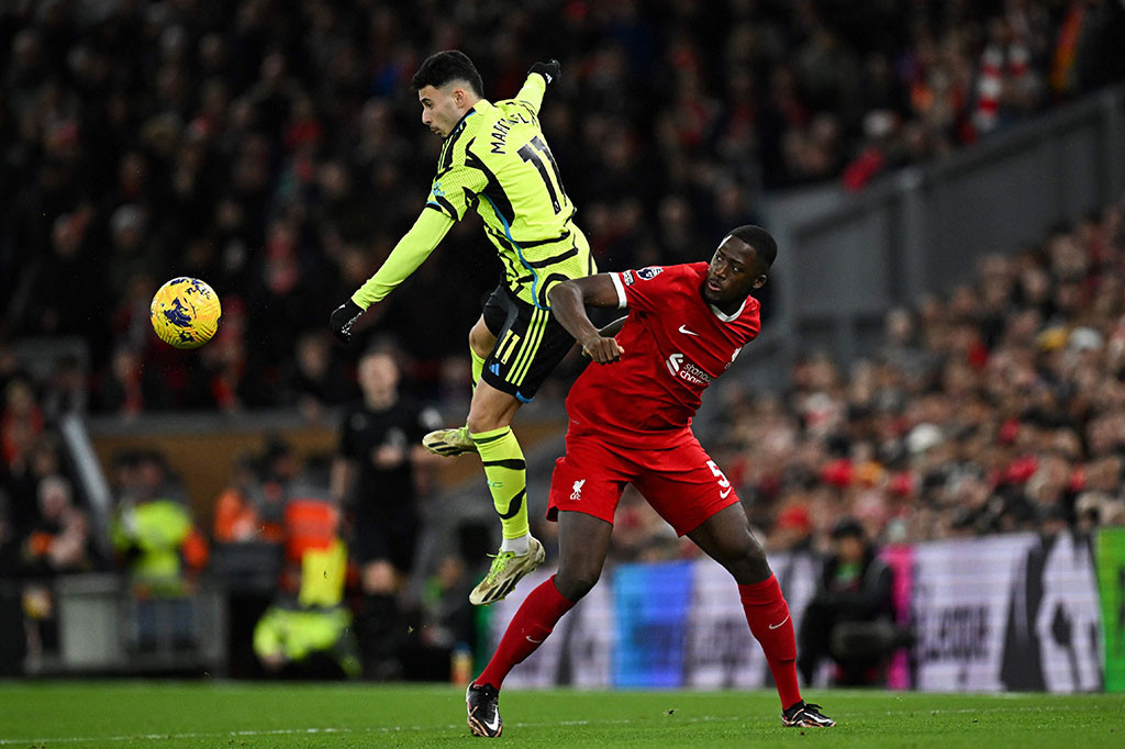 Berawal dari freekick Martin Odegaard dekat garis tengah, bek asal Brasil tersebut sukses menyambar bola dengan sundulan kepala tanpa bisa dihalau Alisson Becker. Tim tamu unggul 0-1.