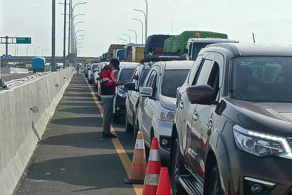 Kemudian kendaraan yang masuk ke Tol Palembang menuju Prabumulih melalui GT Palembang: Total 98.227 kendaraan yang melintas atau meningkat 66% dari VLL normal. Kendaraan yang masuk ke Bengkulu menuju Taba Penanjung melalui GT Bengkulu: Total 9.283 kendaraan yang melintas atau meningkat 51%.