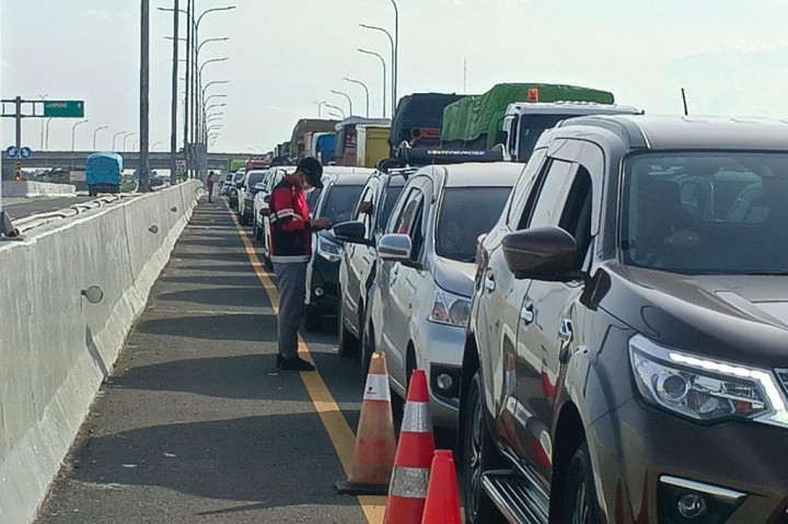 Kemudian kendaraan yang masuk ke Tol Palembang menuju Prabumulih melalui GT Palembang: Total 98.227 kendaraan yang melintas atau meningkat 66% dari VLL normal. Kendaraan yang masuk ke Bengkulu menuju Taba Penanjung melalui GT Bengkulu: Total 9.283 kendaraan yang melintas atau meningkat 51%.