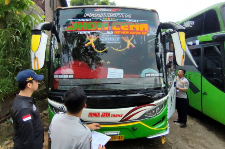 Pengelola bus maupun armada angkut yang melintasi wilayah Lembang, Kabupaten Bandung Barat diingatkan agar tidak memasang klakson telolet atau basuri. Selain menimbulkan suara berisik, klakson jenis ini juga bisa membahayakan keselamatan pengguna bus.
