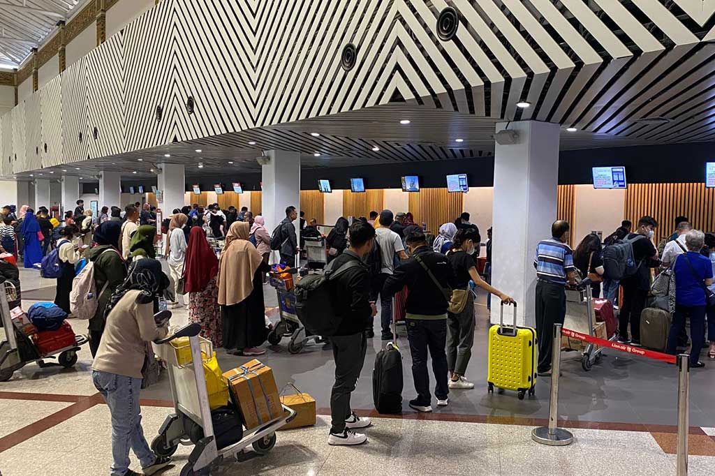 Pada hari Jumat jumlah penumpang pesawat yang melalui Bandara Internasional Juanda sebanyak 49.909 penumpang, jumlah ini paling tinggi dibandingkan dengan hari sebelumnya yang mencatat pergerakan penumpang pada hari pertama periode posko, Selasaa, 19 Desember sebanyak 39.658 penumpang,