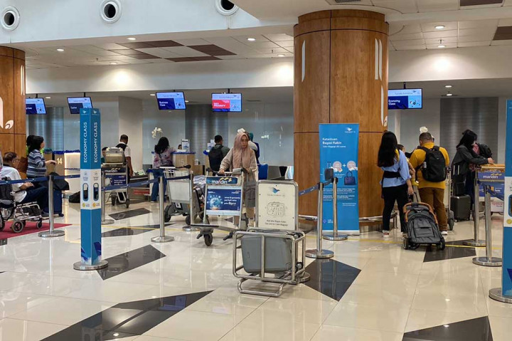 Pada hari kedua posko, 20 Desember, jumlah penumpang 44.657 orang, dan hari ketiga (21/12) sebanyak 45.760 orang. Sementara pada hari kelima (23/12) sebanyak 49.228 orang. Dari jumlah total penumpang pesawat udara di Bandara Juanda, kata Sisyani, masih didominasi penumpang domestik.