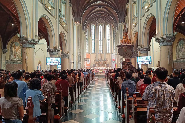 Kendati pilihan berbeda, kata dia, tak boleh sedikitpun mengorbankan persatuan dan persaudaraan. Masyarakat juga tidak boleh terpecah oleh isu-isu yang tidak bisa dipertanggungjawabkan kebenarannya. 