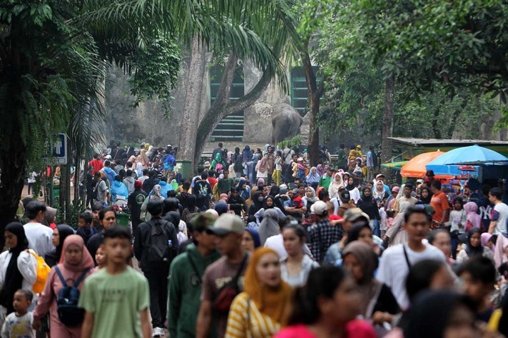 Wahyudi mengatakan pengelola Taman Margasatwa Ragunan mencatat hingga pukul 11.00 WIB jumlah pengunjung mencapai 19.688 wisatawan mulai dari anak-anak hingga orang dewasa. 