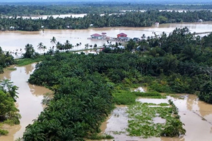 Di Kabupaten Aceh Utara misalnya, banjir kiriman dari hulu sungai kawasan pengunungan Kabupaten Bener Meriah itu merendam Kecamatan Matang Kuli, Kecamatan Pirak Timu, Kecamatan Tanah Luas dan Kecamatan Cot Girek. Banjir yang merendam Kecamatan Matangkuli itu akibat meluapnya arus Sungai Krueng Keureutoe, Krueng Pirak dan Sungai Krueng Pentoe.