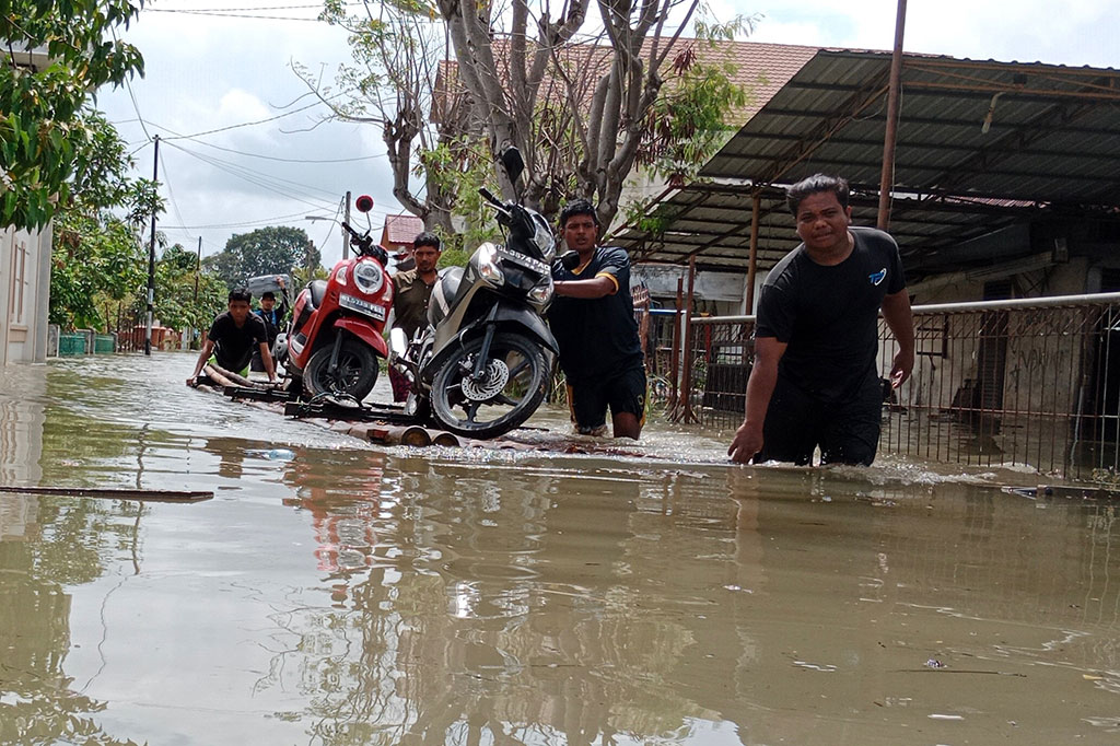 Akibatnya ratusan rumah di Desa Lawang, Desa Tanjung Haji Muda, Siren, Meunje, Alue Thoe, Cibrek, Desa Hagu dan Desa Meuriya tergenang. Ketinggian air berkisar 1 meter hingga 2 meter.