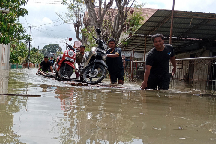 Akibatnya ratusan rumah di Desa Lawang, Desa Tanjung Haji Muda, Siren, Meunje, Alue Thoe, Cibrek, Desa Hagu dan Desa Meuriya tergenang. Ketinggian air berkisar 1 meter hingga 2 meter.