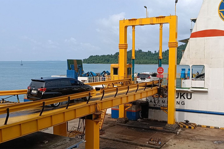 Sedangkan dari Bakauheni menuju Merak 46.982 orang, motor 2.370 unit, mobil pribadi 5.260 unit, bus 413 unit.