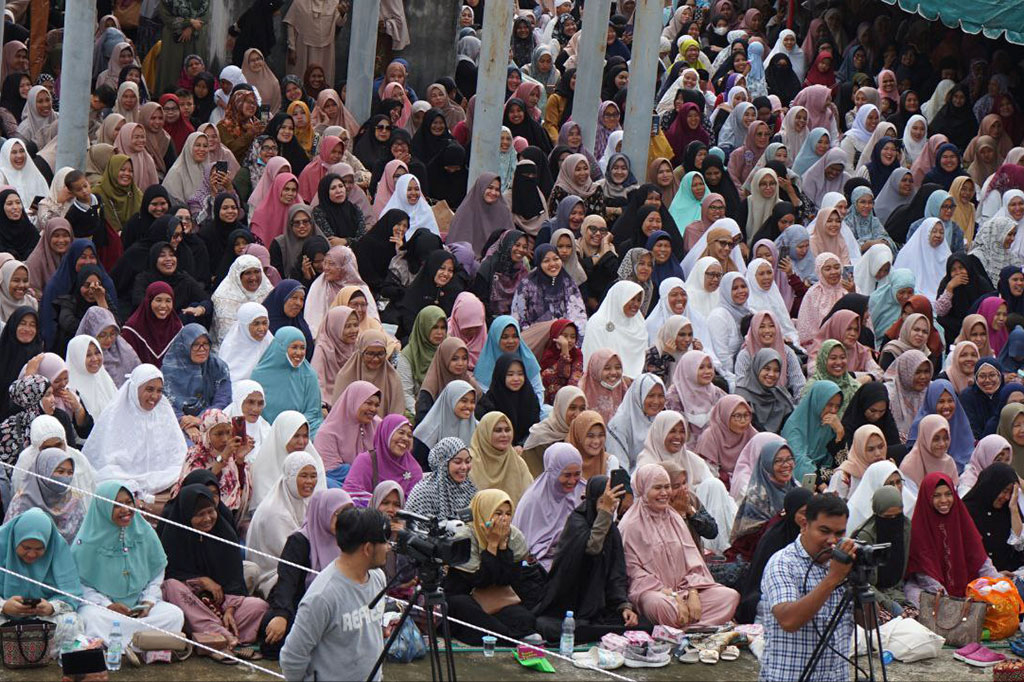 Ceramah UAS di PLTD Apung Banda Aceh berlangsung selama dua jam. Ceramah tersebut ditutup dengan doa bersama untuk para korban tsunami Aceh.
