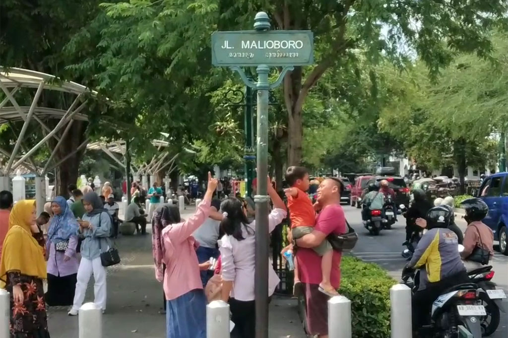 Libur Natal 2023 dan Tahun Baru 2024, kawasan Malioboro, Kota Yogyakarta mulai diserbu wisatawan dari luar daerah.