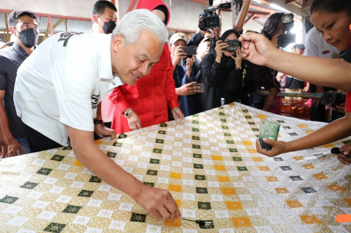 Calon presiden nomor urut 2, Ganjar Pranowo menjanjikan akses kemudahan bagi para pelaku UMKM (Usaha Mikro Kecil dan Menengah), seperti menunjuk bank khusus untuk pengurusan kredit permodalan denhan bunga rendah.