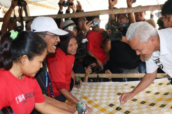 Ganjar menyatakan bahwa banyak pelaku UMKM yang memiliki potensi besar tapi kesulitan mengakses modal. Karena itu ke depan harus dipermudah, dengan menunjuk bank khusus untuk UMKM dengan bunga rendah. 